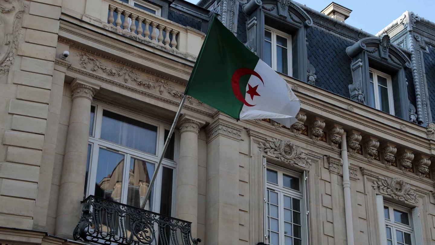 سفارة الجزائر بفرنسا تدين الاعتداء على الجناح الجزائري بمقر اليونسكو
