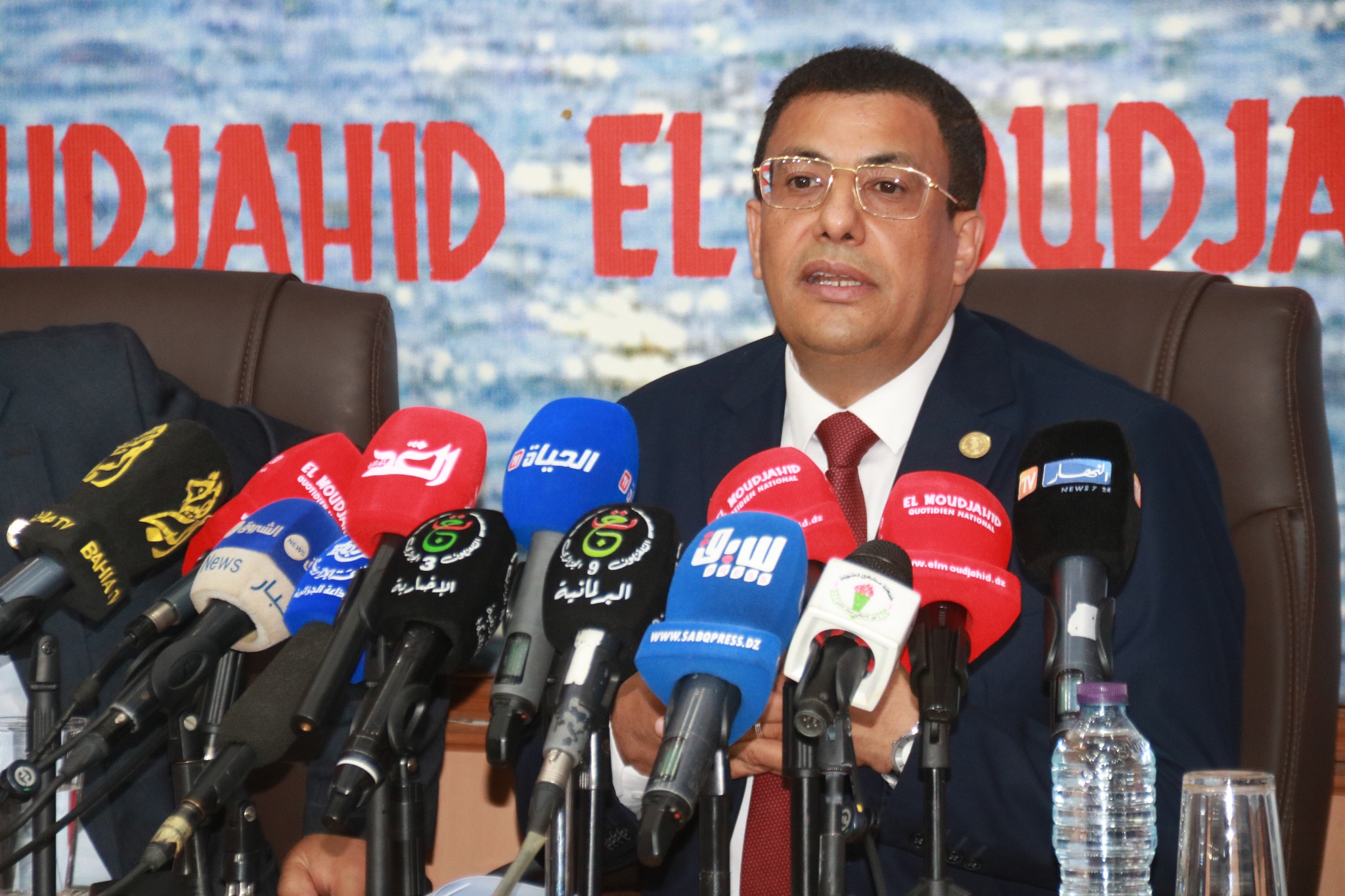 الدكتور بوطبيق يستعرض ورقة طريقة لاصلاح البرلمان الافريقي